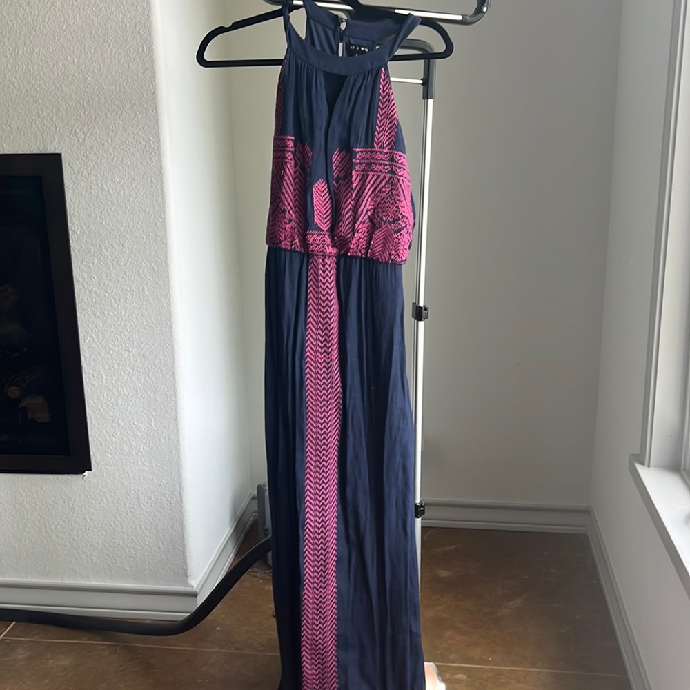 Maxi navy blue dress with pink embroidery